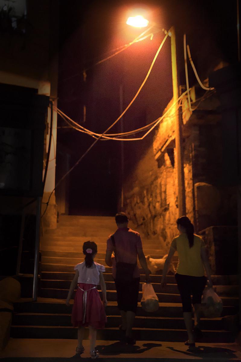  【厂龄三十年】那些被流水线偷走的青春，最终都变成了什么 情感心理