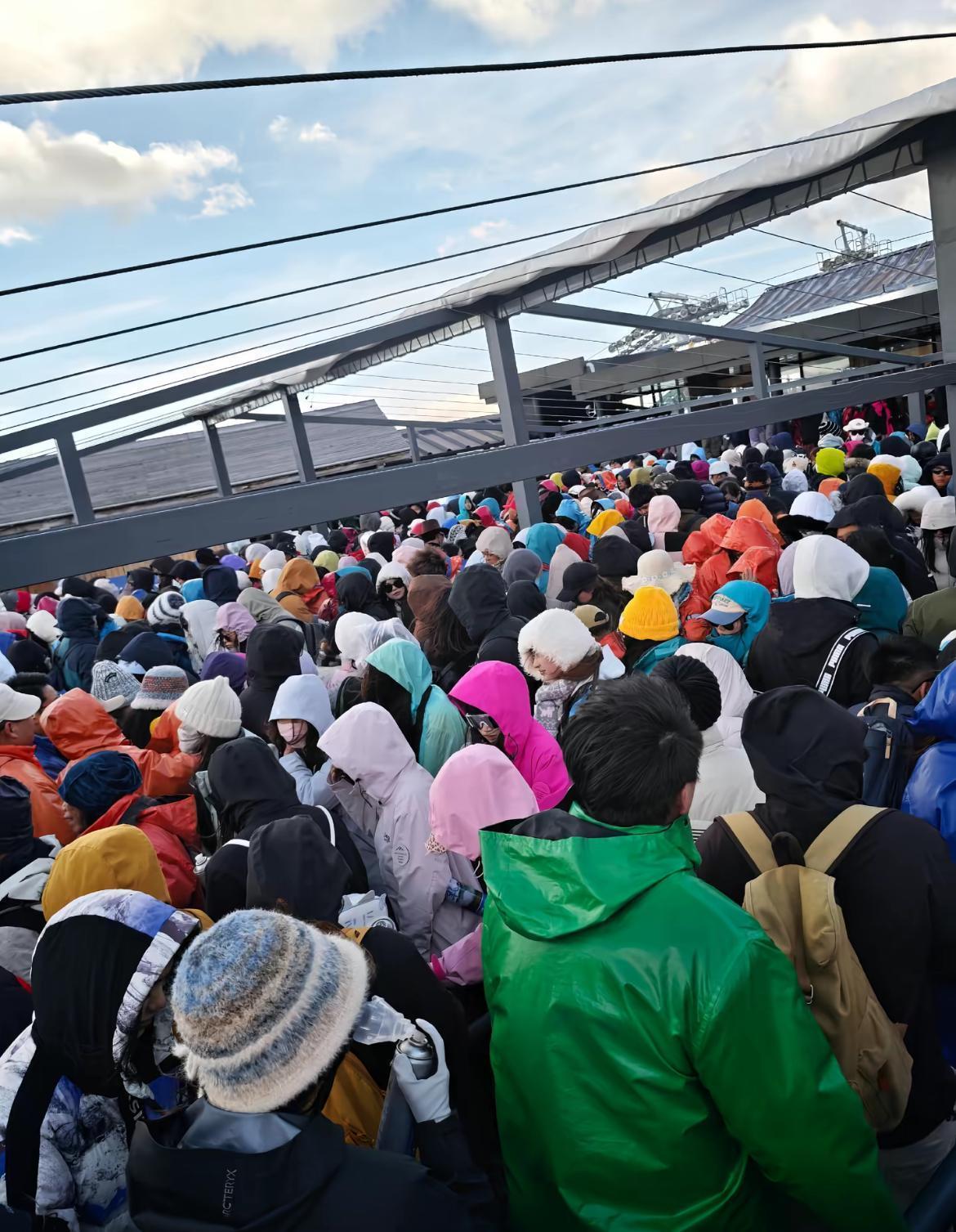  玉龙雪山滞留事件深度复盘：高原景区应急响应机制缺陷与系统性优化路径 文化旅游