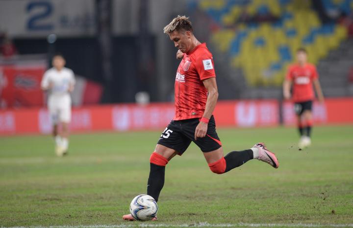  官方：成都蓉城与35岁中场买提江完成续约 新闻 官方：成都蓉城与35岁中场买提江完成续约 新闻