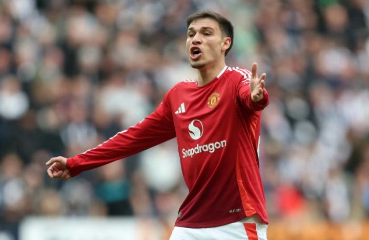  乌加特留队转机：从离队热门到曼联轮换关键？ 新闻