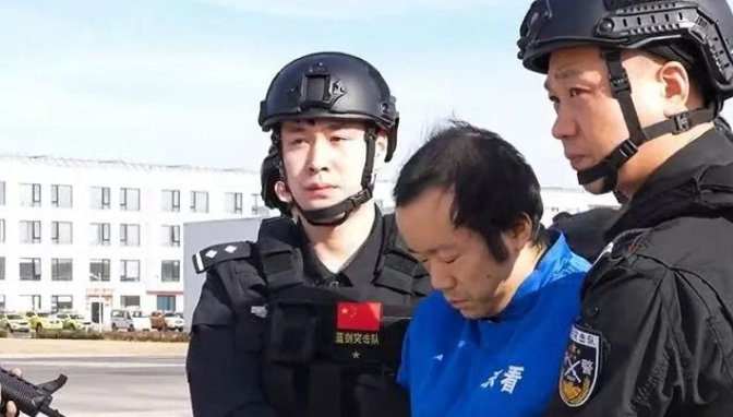  太子集团名下33辆豪车拍卖，当天共拍出24辆，约合人民币9300万元 新闻