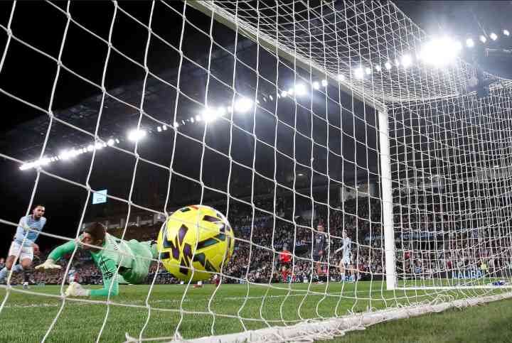  皇马绝杀塞尔塔惊魂夜；巴萨主场神话延续，谁能笑到最后！ 体育新闻 皇马绝杀塞尔塔惊魂夜；巴萨主场神话延续，谁能笑到最后！ 体育新闻