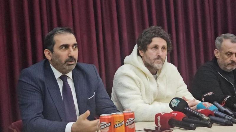  曼联高价门将转会梦碎，拉门斯异军突起成首选；奥纳纳土超之旅难挽颓势，清洗在即前景黯淡。 体育新闻