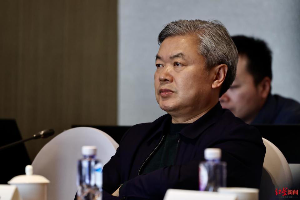  人工智能浪潮来袭；高校专业动态调整加速；中传书记强调教师新定位。 教育招生