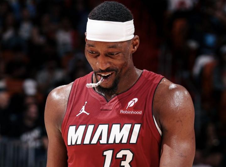  阿德巴约单场83分震惊联盟，罚球争议引热议；名记解析，这或许是他超越传奇的关键。 体育新闻