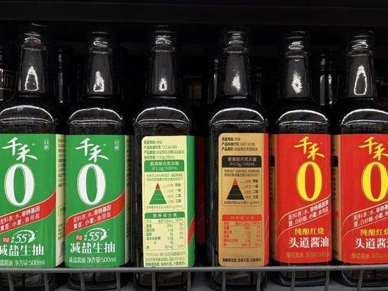  减盐酱油市场热潮涌现，宣传标注却藏玄机；消费者健康追求易落入溢价陷阱。 健康养生