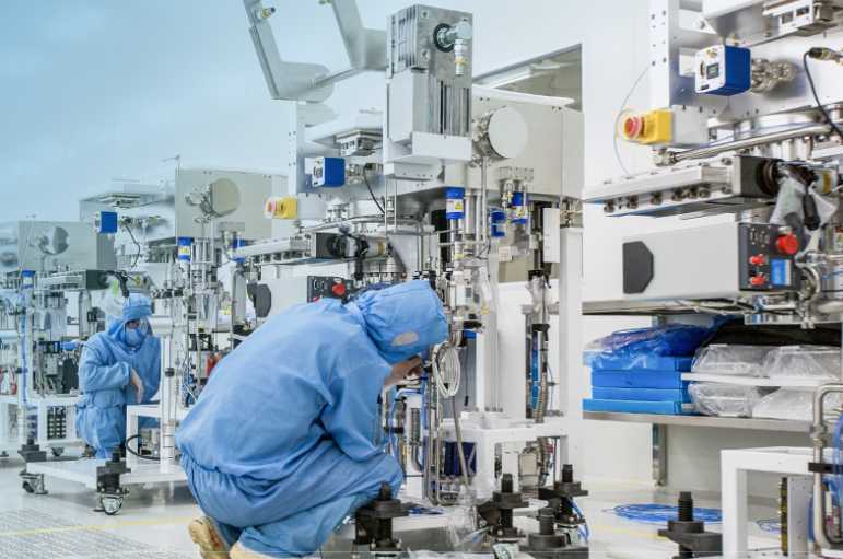  半导体设备技术加速迭代；前道制造装备全面革新；后道封装需求同步爆发。 IT技术 半导体设备技术加速迭代；前道制造装备全面革新；后道封装需求同步爆发。 IT技术