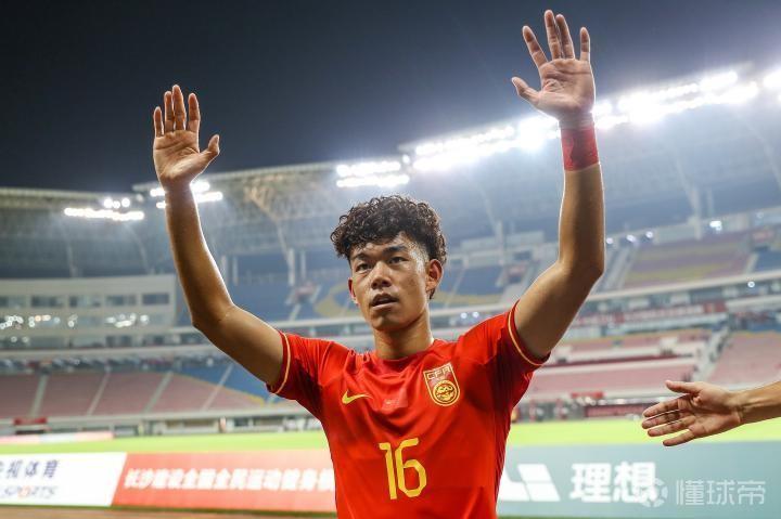  传闻辟谣，何小珂苏超加盟消息失实；北京康复训练告一段落，青岛西海岸迎来球员回归。 体育新闻 传闻辟谣，何小珂苏超加盟消息失实；北京康复训练告一段落，青岛西海岸迎来球员回归。 体育新闻