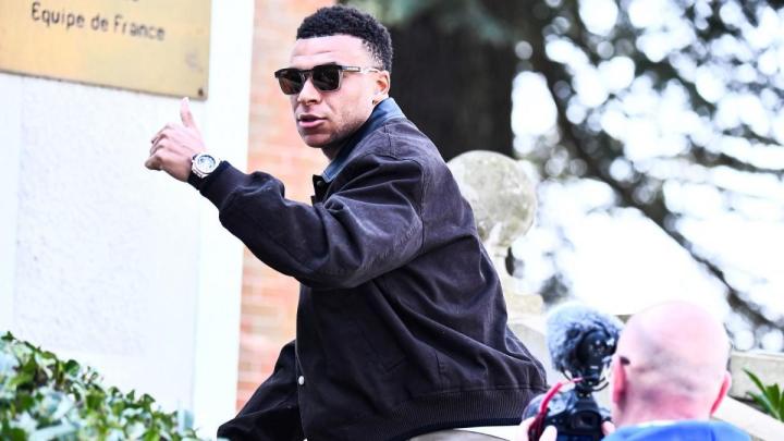  跨越边界：姆巴佩在足球赛场之外的自我重塑之路 情感心理