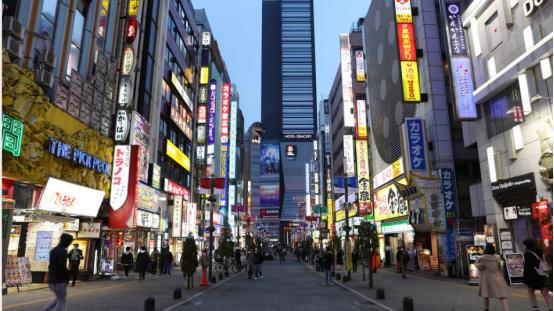  应对地缘经济复杂局势：跨国企业战略布局的心理博弈与落地逻辑 企业服务