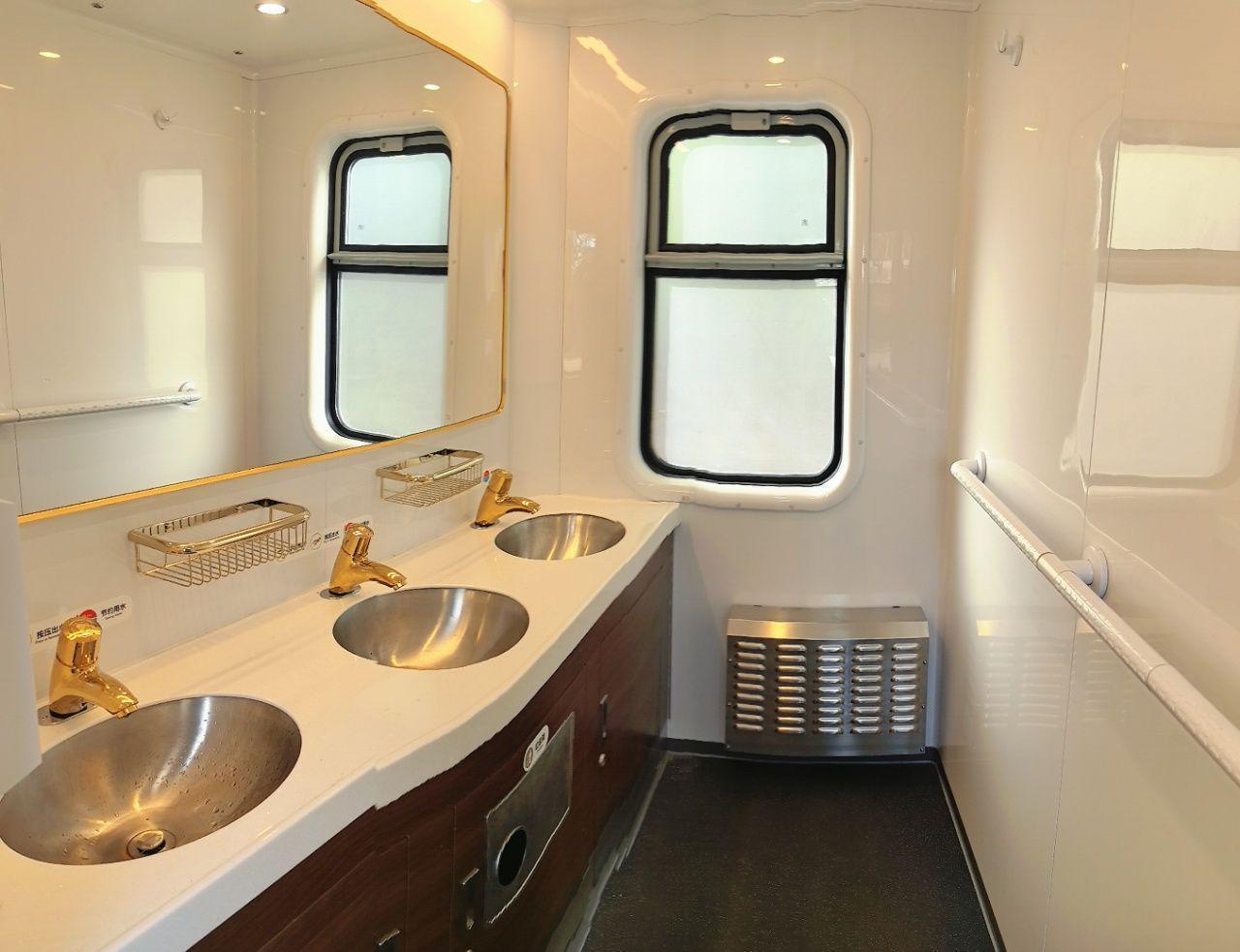  《新南方列车·潇湘号技术架构深度解析：移动文化客厅的工程实现与适老化设计体系》 文化旅游