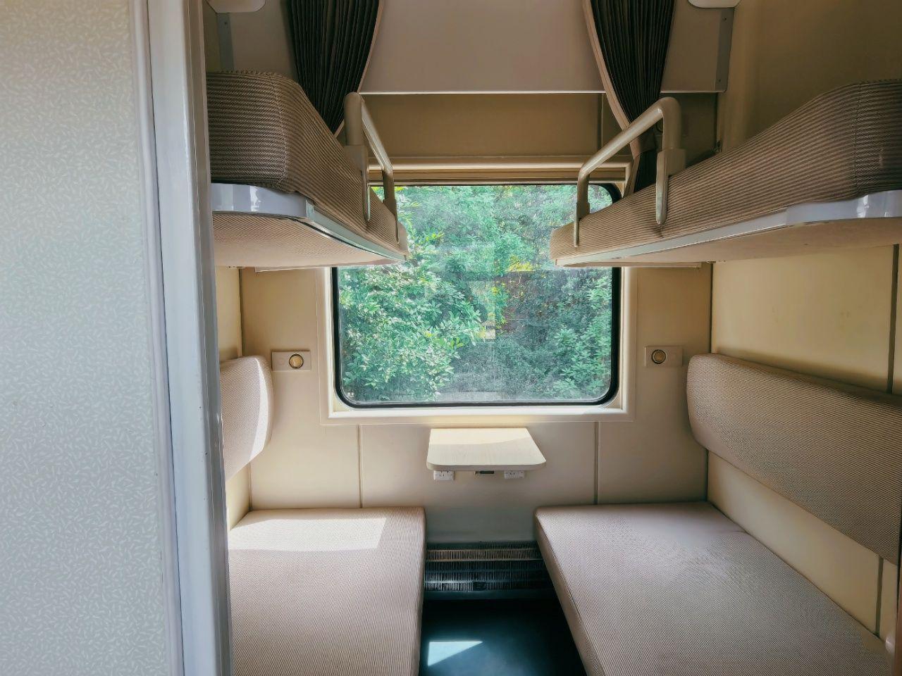  《新南方列车·潇湘号技术架构深度解析：移动文化客厅的工程实现与适老化设计体系》 文化旅游